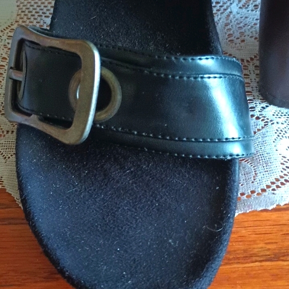 Shoes - Picture 3 of 6